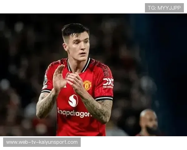 加纳乔边路超车后低平球传中，助攻谢什科头球建功