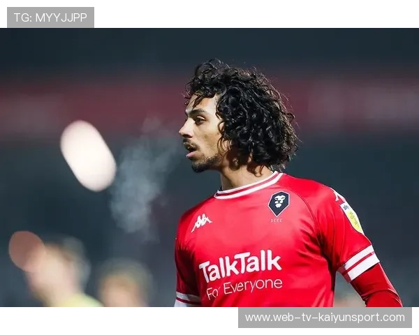 曼联压哨签约门兴左后卫卢卡·内茨，防线短板完成定向补强