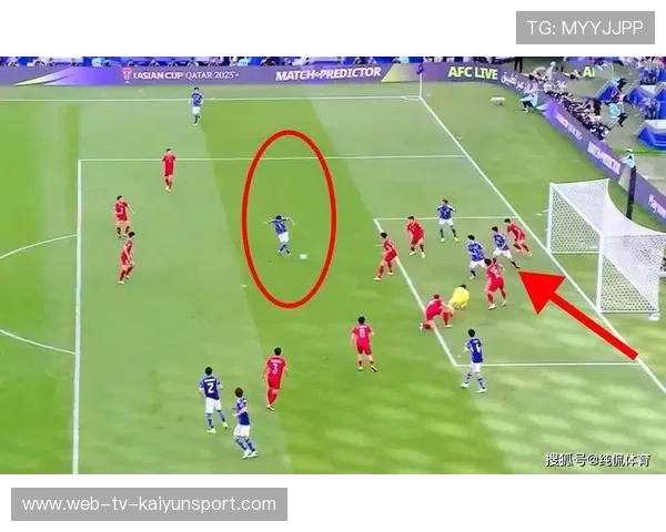 蒋光太在禁区内准确放铲，阻断对方前锋单刀球